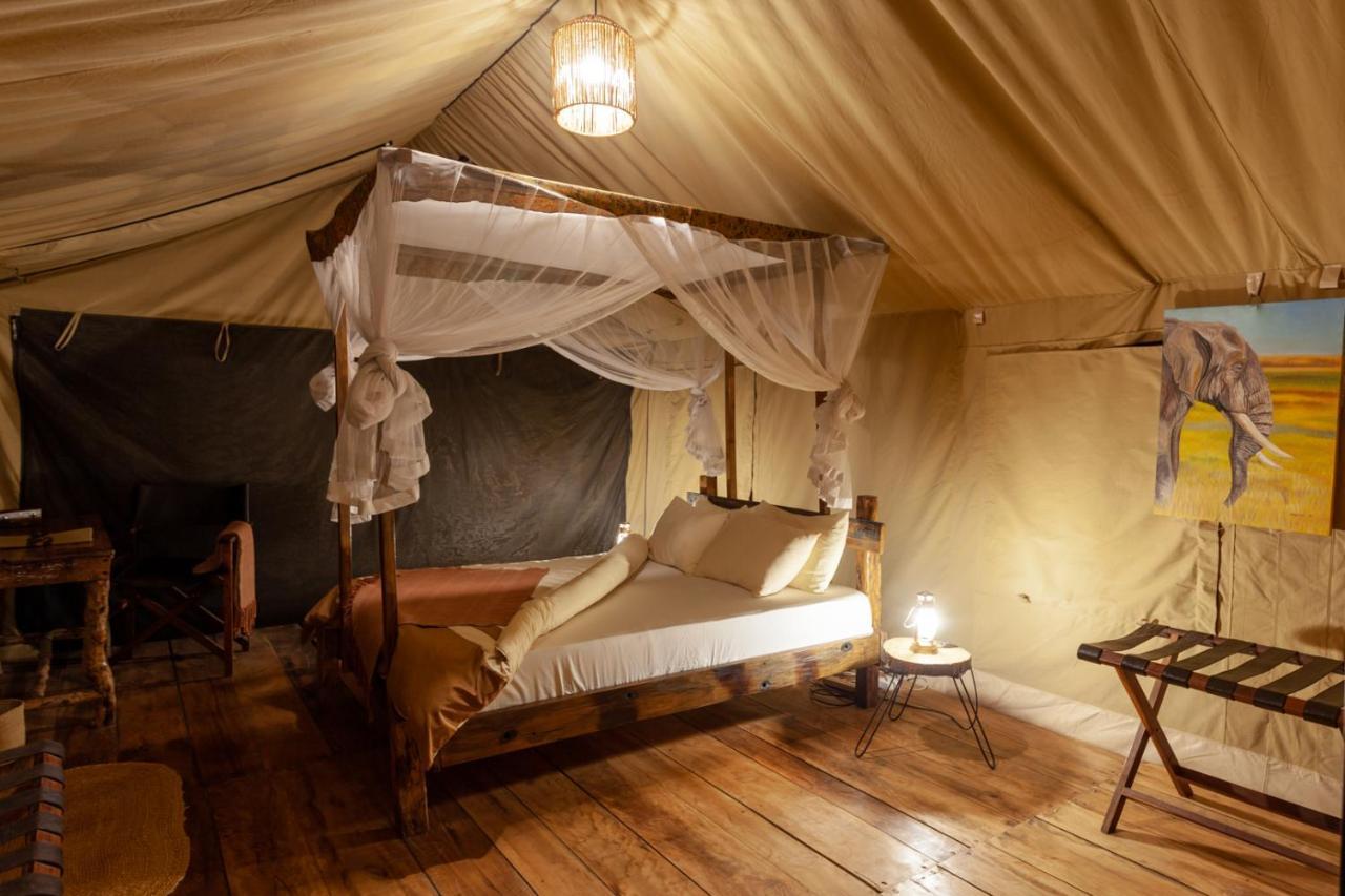 Baobab Tented Camp Kwa Kuchinia 외부 사진