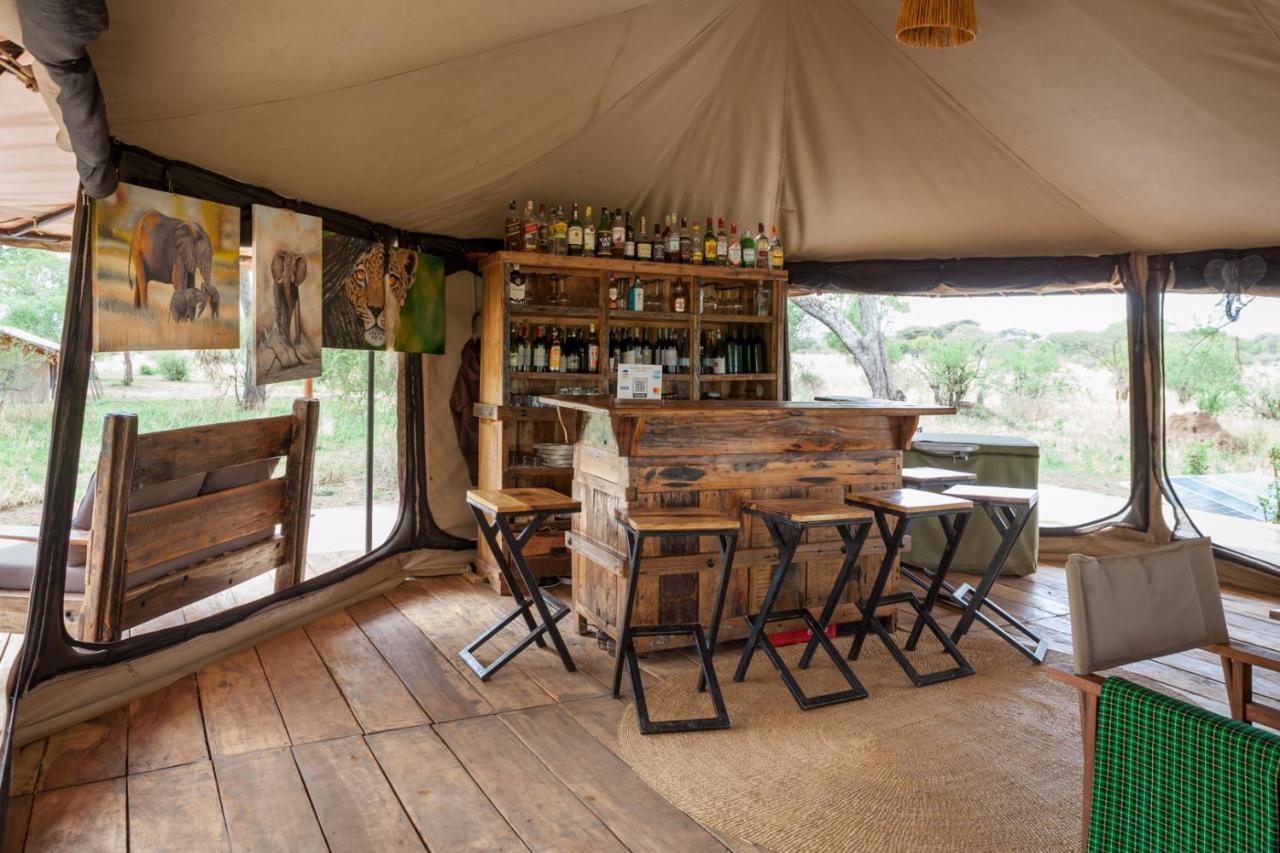 Baobab Tented Camp Kwa Kuchinia 외부 사진